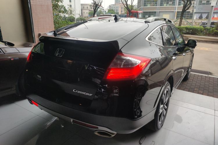 Used Honda Crosstour 2016 2.4L Luxury Edition Rear Right 45 Deg