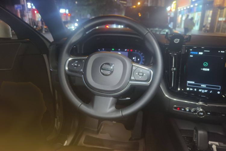 Used Volvo XC60 2023 B5 4x4 Smart Luxury Edition