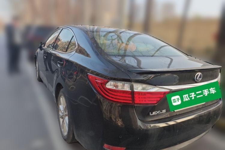 Used Lexus ES 2013 300h Elite Edition
