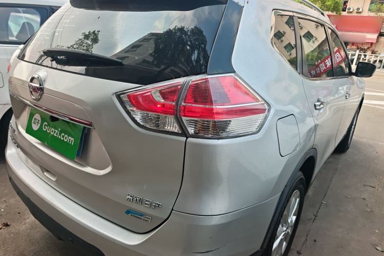 Used Nissan X-Trail 2014 2.5L CVT Leading Edition 4WD
