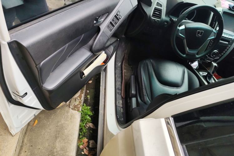 Used Luxgen U6 SUV 2015 1.8T Fashion Edition Driver Seat