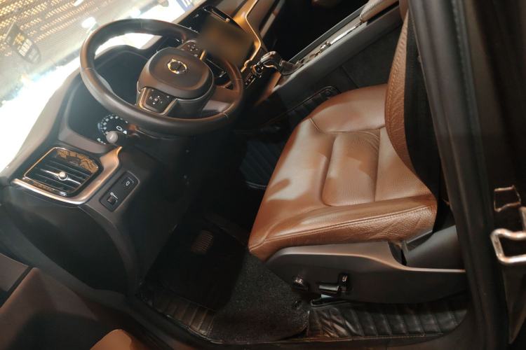 Used Volvo XC60 2021 T5 4x4 Smart Luxury Edition