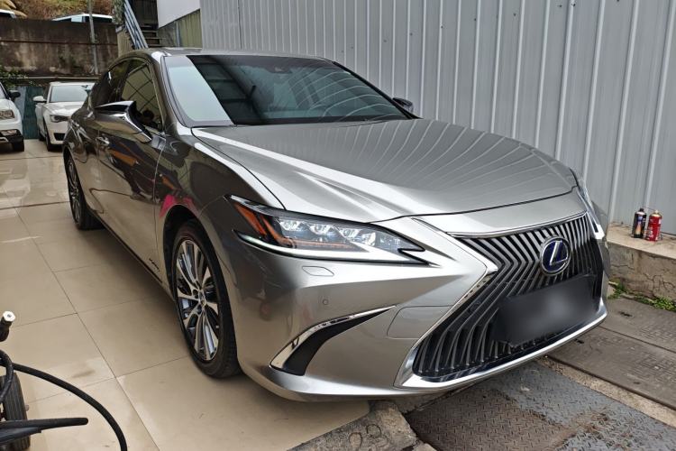 Used Lexus ES 2020 300h Premium Edition
