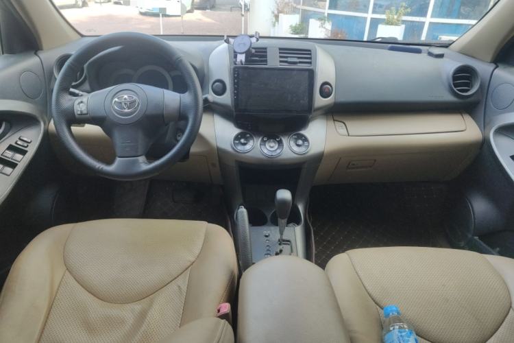 Used Toyota RAV4 2011 2.0L Automatic Classic Edition Center Console