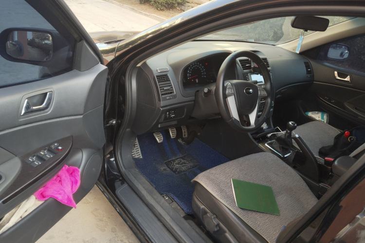 Used BYD G6 2013 2.0L Manual Luxury Version