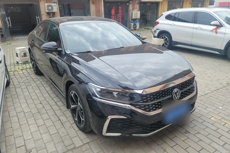 Used Volkswagen Passat 2024 330TSI Starry Elite Edition Front Right 45 Deg