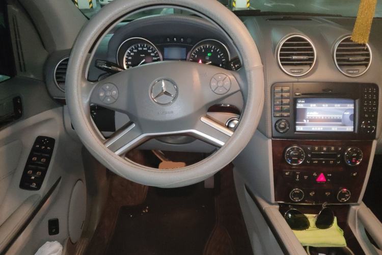 Used Mercedes-Benz GL-Class 2011 GL 450 4MATIC Prestige Edition Steering Wheel