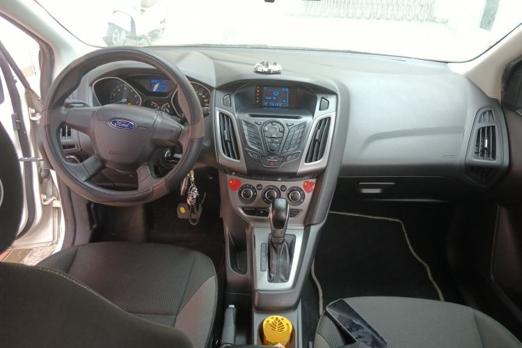 Used Ford Focus 2012 Hatchback 1.6L Automatic Comfort Model Center Console