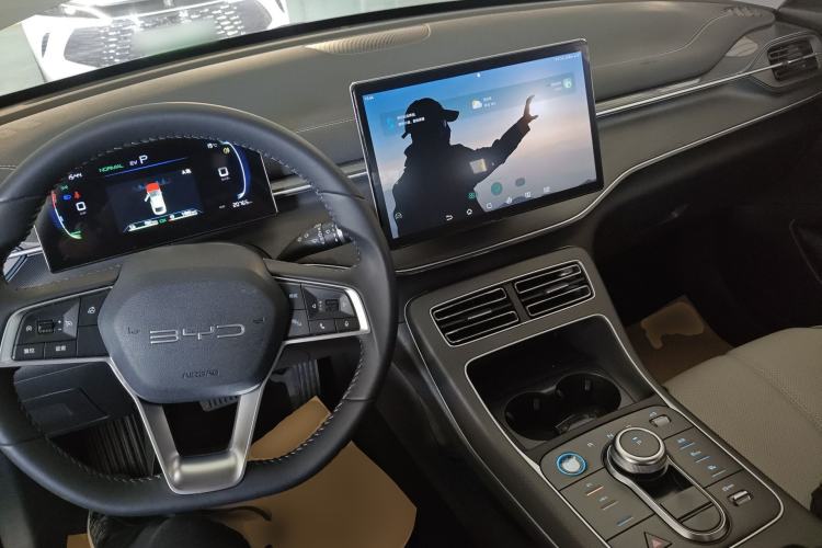 Used BYD Destroyer 05 2024 HONOR Edition DM-i 55KM Luxury Model Center Console