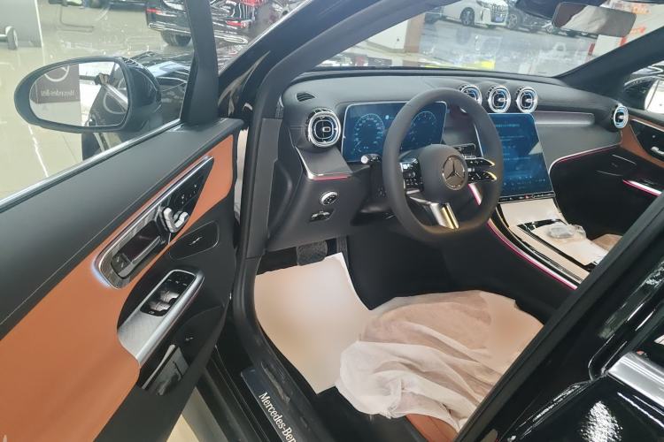 Used Mercedes-Benz GLC 2026 GLC 260 L 4MATIC Luxury Model
