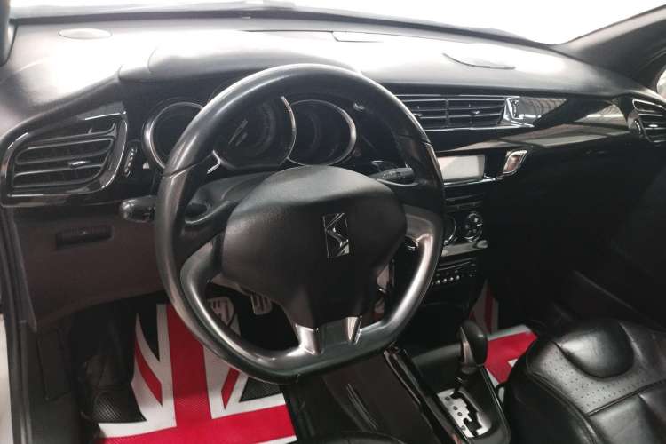 Used DS 3 2012 1.6L Fashion Edition
