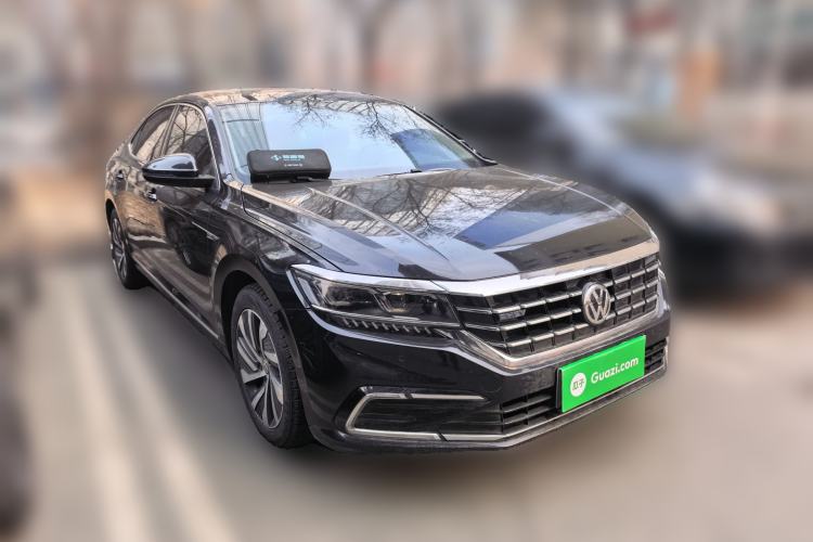 Used Volkswagen Passat New Energy 2019 430 PHEV Hybrid Luxury Edition Front Right 45 Deg