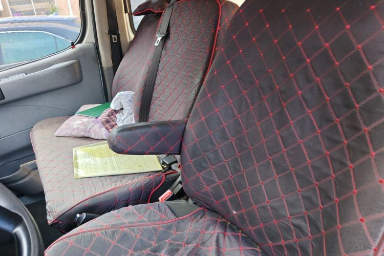 Used SAIC MAXUS Xintu V80 2018 2.5T 6-Speed Manual Aoyuntong Short Wheelbase Mid-Height 5-6 Seater