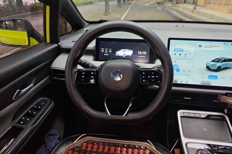 Used Hycan Z03 2022 510 km Range Trendy Cool Version 160 kW 61.13 kWh Steering Wheel