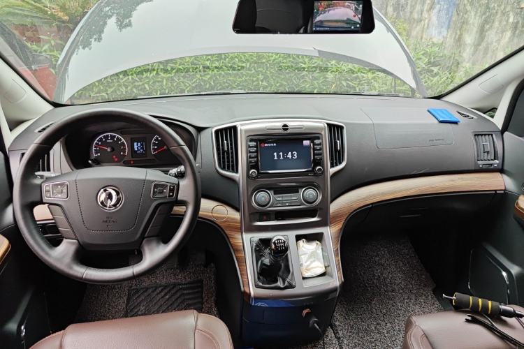 Used FORTHING Lingzhi PLUS 2021 2.0L Manual Luxury 9-Seater Center Console