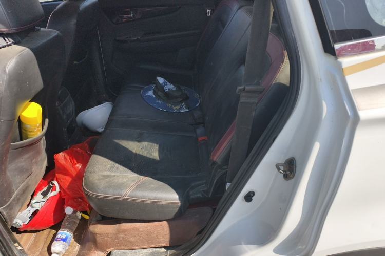 Used HYOSOW S3 2014 1.5L Comfort Version China IV Emission Standard Left Rear Seat