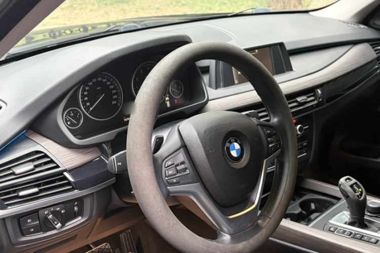 Used BMW X5  Interior 2