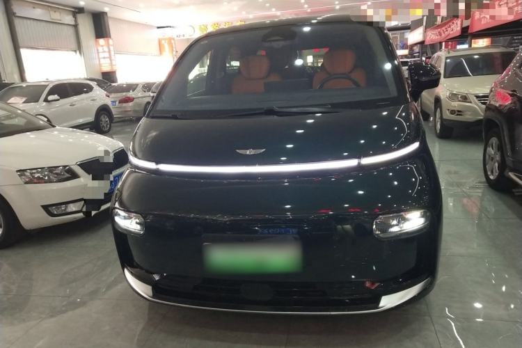 Used Geely Galaxy LEVC L380 2024 140-Degree 6-Seater All-Wheel-Drive Ultra