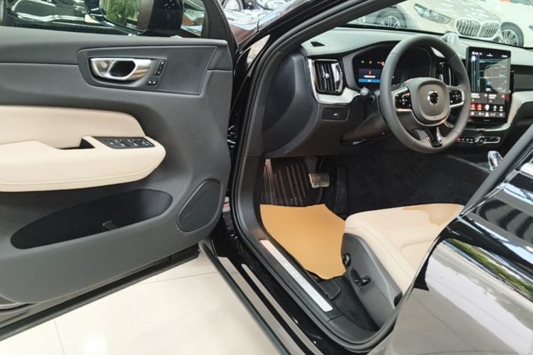 Used Volvo XC60 2026 B5 4x4 Smart Luxury Edition