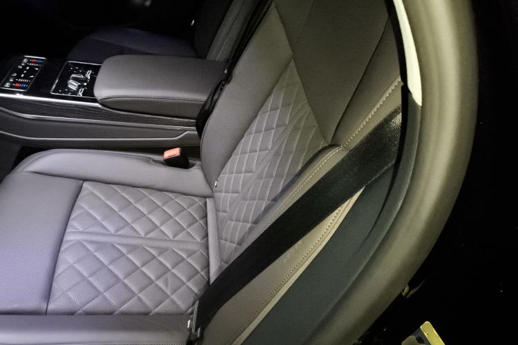 Used Audi A8 2022 A8L 50 TFSI quattro Comfort Edition Collector's Model Interior 4