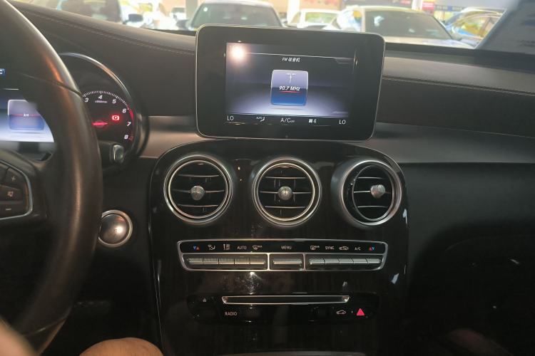 Used Mercedes-Benz GLC 2018 Facelift GLC 260 4MATIC Luxury Edition
