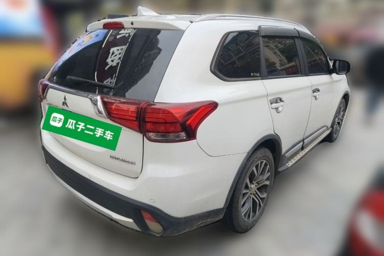 Used Mitsubishi Outlander 2017 2.0L Two-Wheel Drive Glory Edition 5 Seats Rear Right 45 Deg