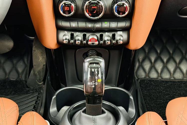 Used MINI MINI 2022 Updated 1.5T COOPER Artist Five-Door Edition