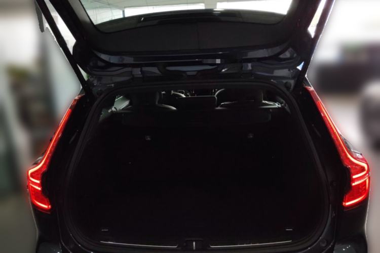 Used Volvo V60 2024 B5 Zhiyuan Luxury Edition Trunk
