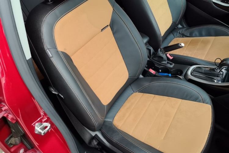 Used Buick GT 2014 XT 1.6L Automatic Fashion Edition Right Front Seat