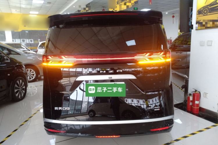 Used Denza D9 2025 DM-i Intelligent Drive 1020 Four-Wheel Drive Flagship Model
