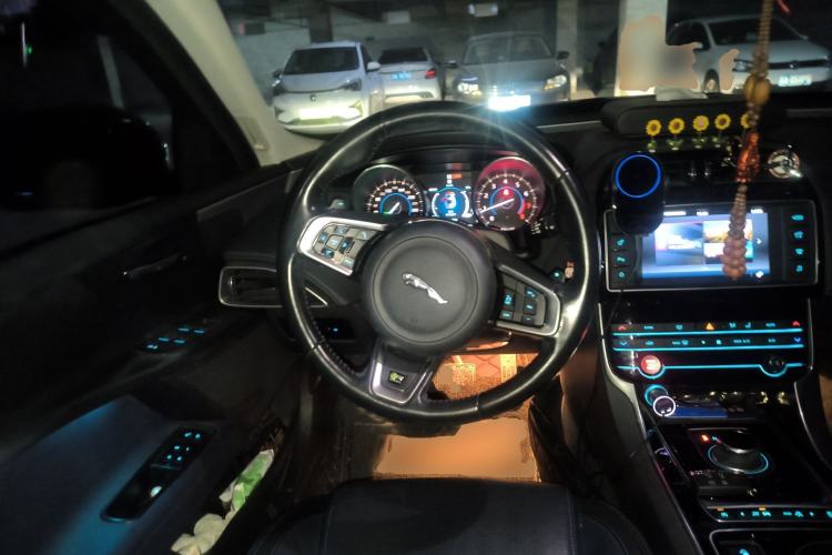 Used Jaguar XE 2015 2.0T 200 PS R-Sport