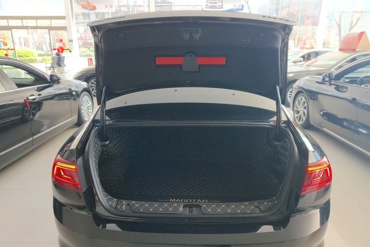 Used Volkswagen Magotan 2025 Revised Version Zhongxiang Edition 330TSI DSG Luxury Trim