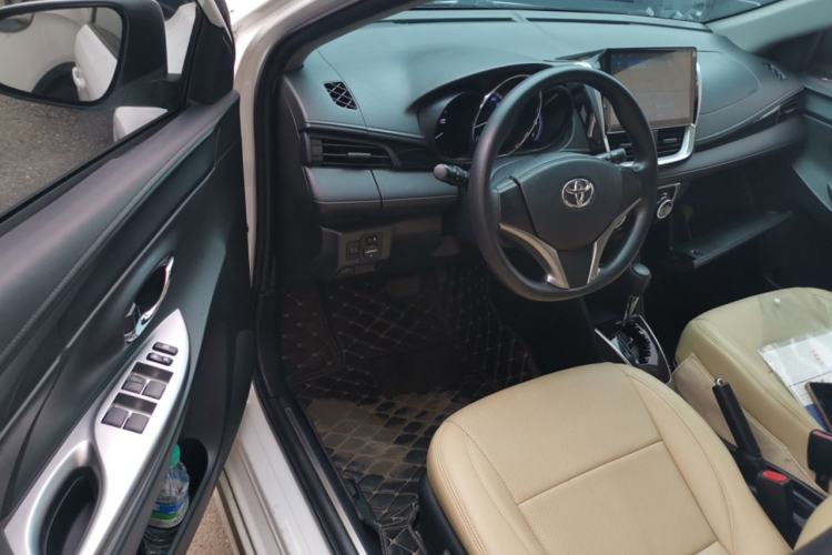 Used Toyota YARiS L Zhi Xuan 2017 1.5G CVT JingSu Model with Upgraded Sunroof
