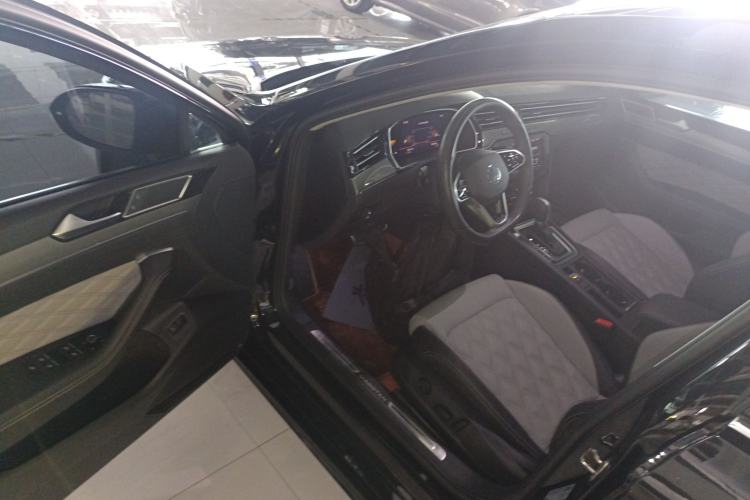 Used Volkswagen Magotan 2023 2 Million Units Limited Edition 330TSI DSG Leading Version Driver Seat