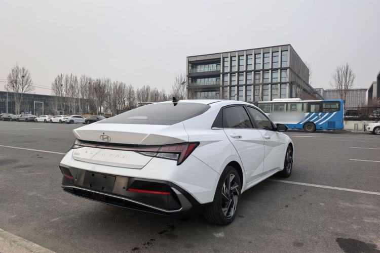 Used Hyundai Elantra 2023 1.5L CVT LUX Prestige Edition
