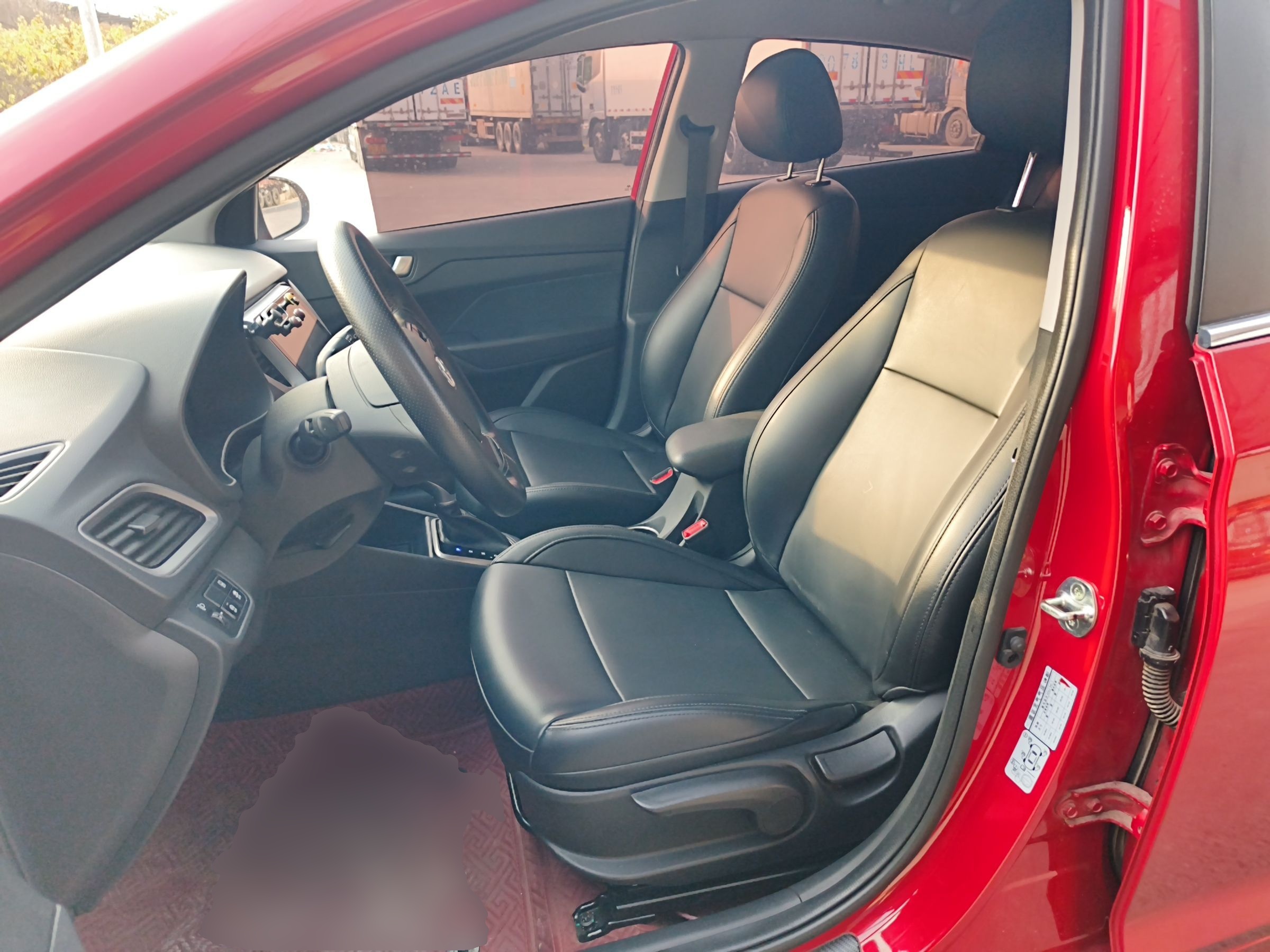 المقاعد الأمامية داخل السيارة