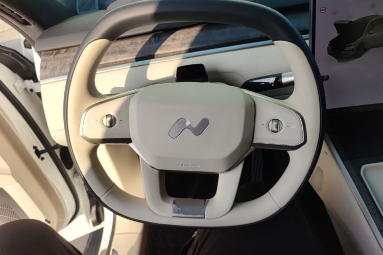 Used ONVO Luxeed L90 2025 Model—Ultra Six-Seater Version