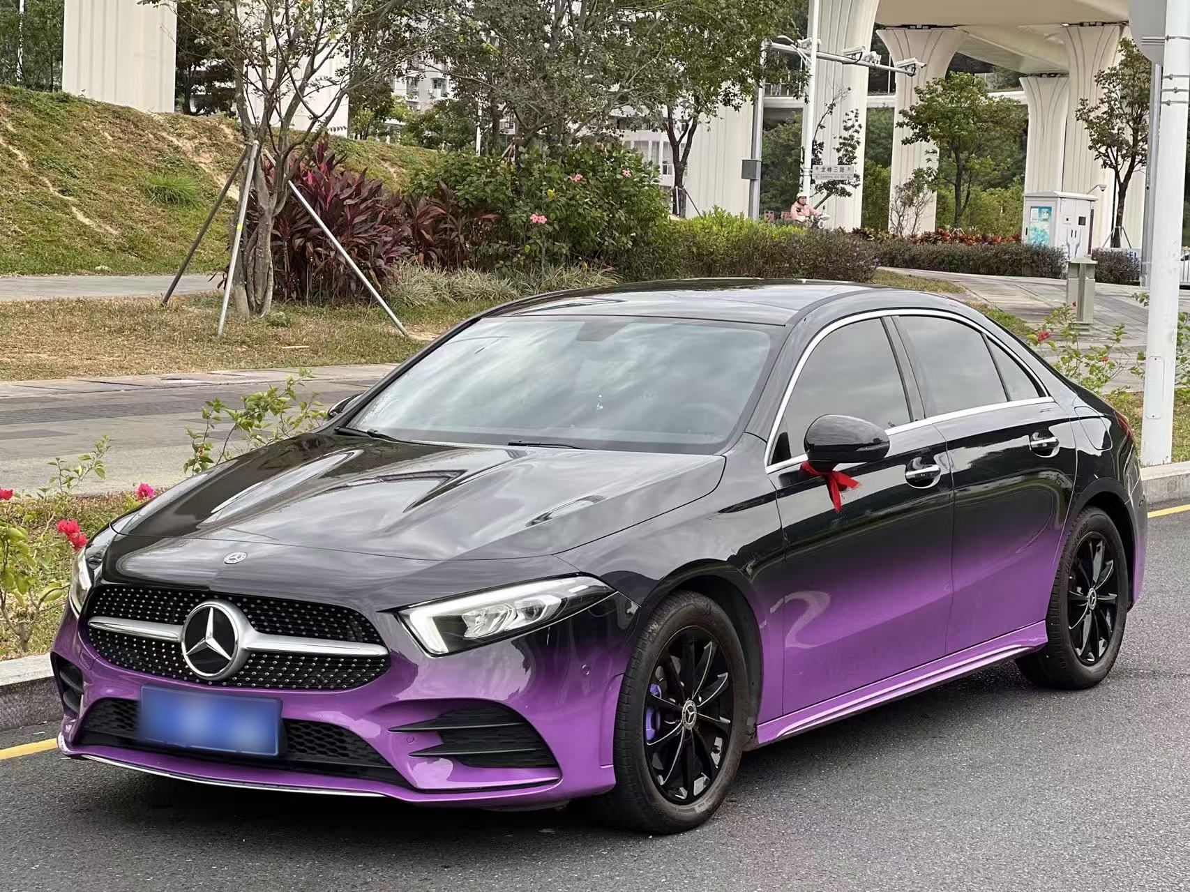 Под передней частью автомобиля