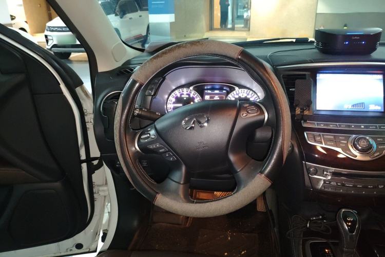 Used Infiniti QX60 (Import) 2016 2.5 S/C Hybrid Two-Wheel-Drive Excellence Edition China V Standard
