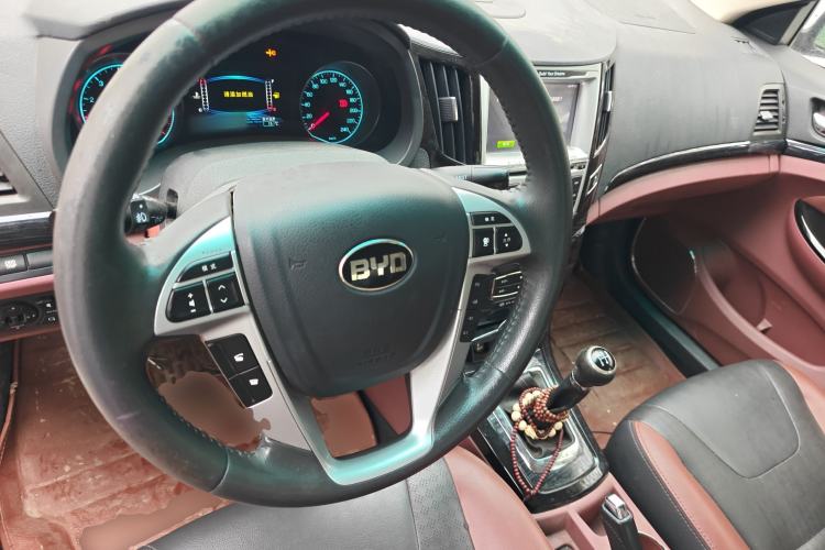 Used BYD Surui 2015 Revised Version 1.5L Manual Luxury Edition
