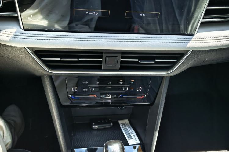 Used Volkswagen Tiguan L 2025 Model, Outstanding Version, 300TSI Automatic Two-Wheel Drive Longteng Edition