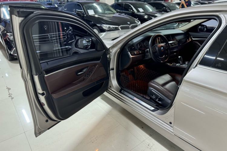 Used BMW 5 Series 2014 525Li Luxury Design Package Interior 7