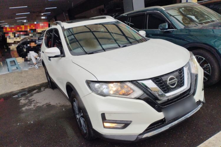 Used Nissan X-Trail 2019 2.5L CVT Smart Connect Luxury Edition 4WD Front Right 45 Deg