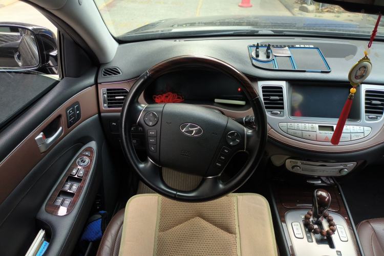 Used Hyundai Genesis 2012 3.0L GDI Luxury Edition Steering Wheel