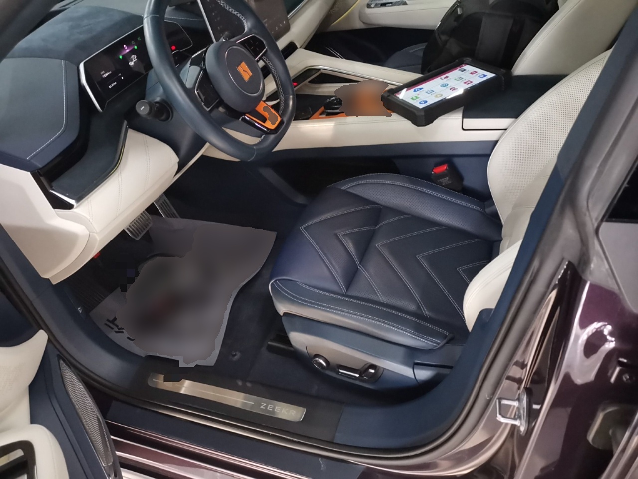 Переднее сиденье в автомобиле