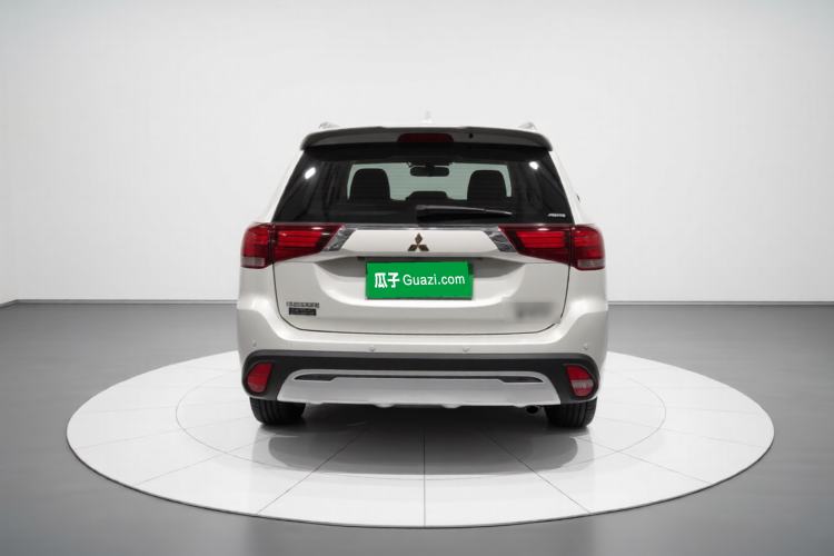 Used Mitsubishi Outlander 2019 2.4L 4x4 Zhi Xiang Edition 5 Seats China VI Standard Exterior 4