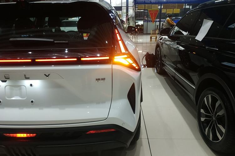 Used Geely Auto Emgrand X7 Sport 2026 Model 1.5TD Aspirational Right Rear Taillight