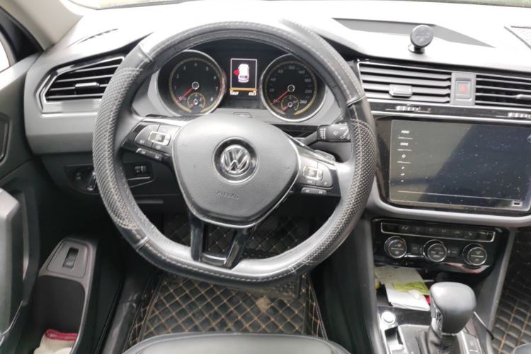 Used Volkswagen Tiguan L 2020 330TSI Automatic Two-Wheel Drive Smart Luxury Edition China VI Standard

