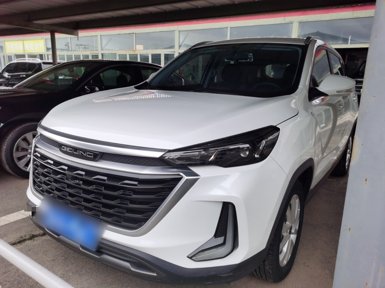 تحت مقدمة السيارة