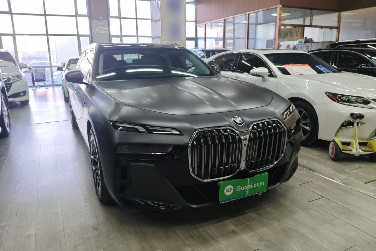 Used BMW 7 Series 2023 735Li M Sport Package Front Right 45 Deg